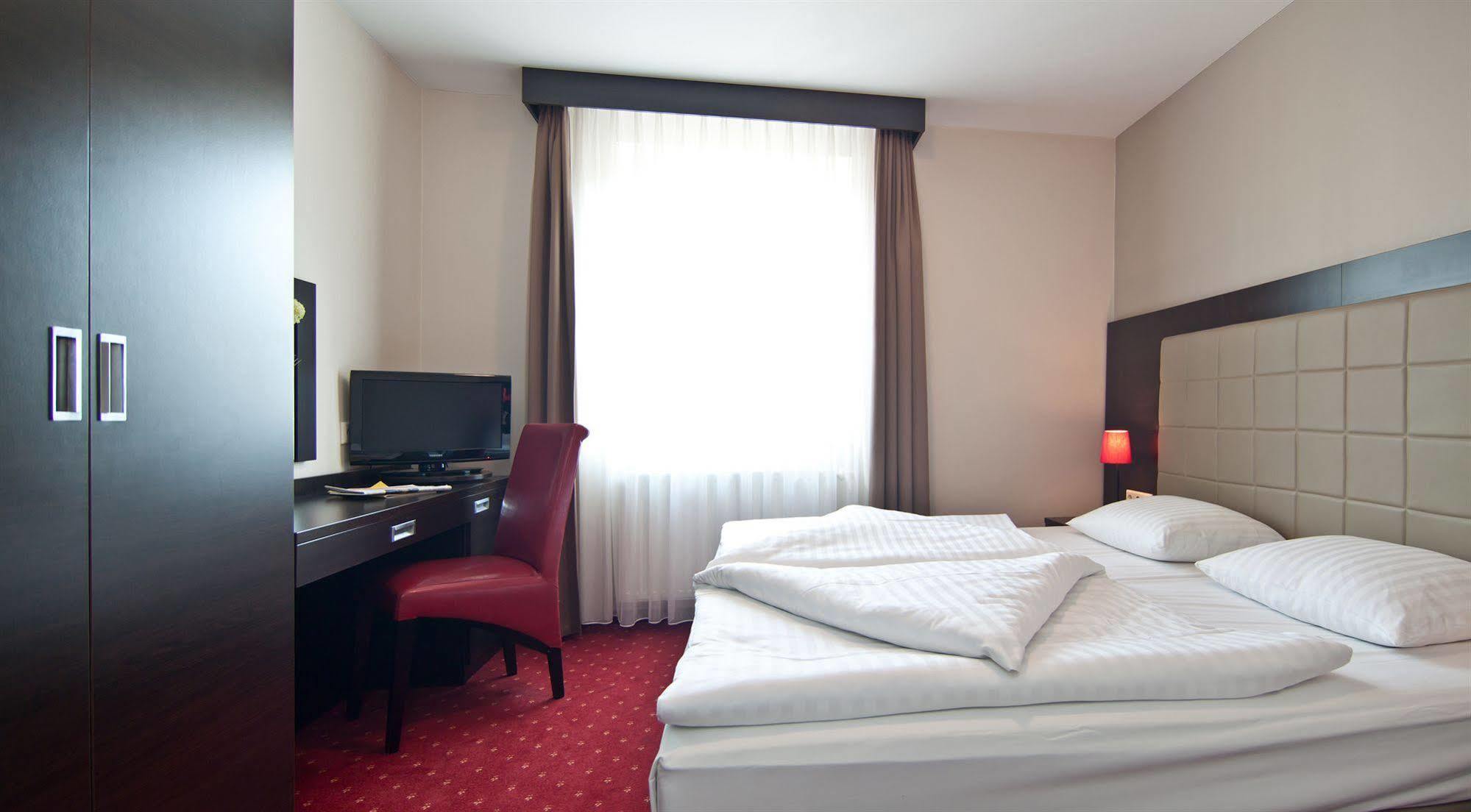 Hotel Savoy Hamburg Exterior photo